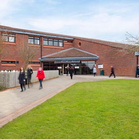 Yarnfield Park Training And Conference Centre Hotel Stone  Exterior foto
