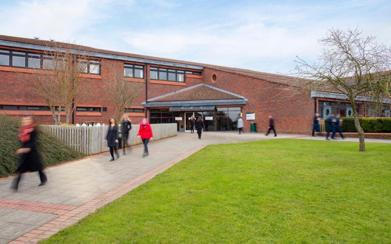 Yarnfield Park Training And Conference Centre Hotel Stone  Exterior foto